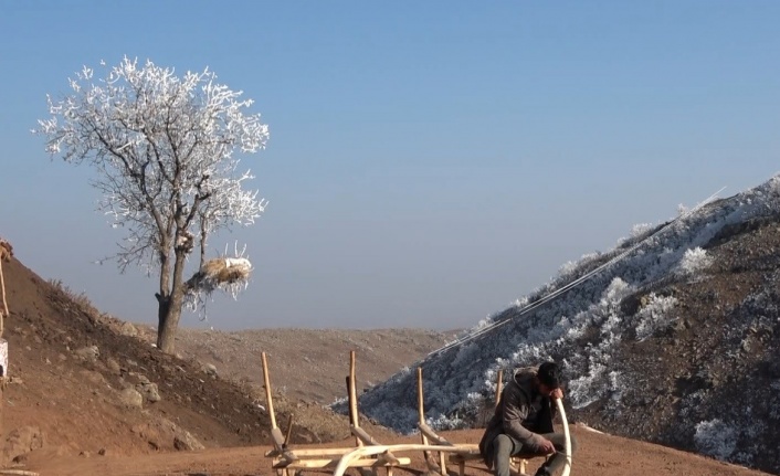 Muşlu genç kızak yaparak geçimini sağlıyor