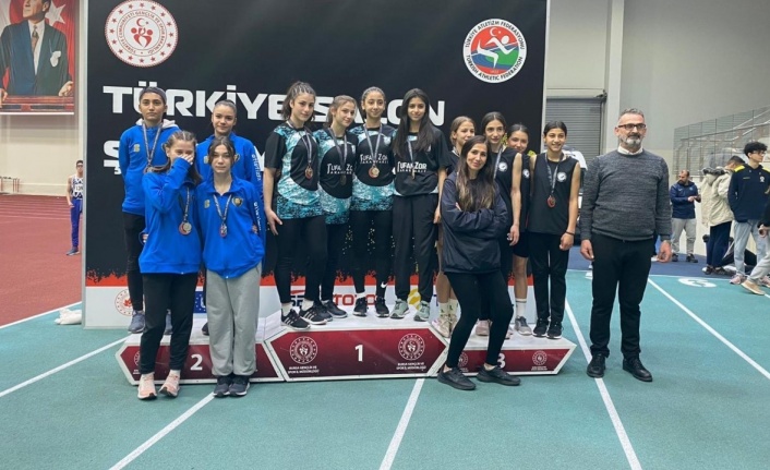 Balıkesirli atletler, Türkiye U16 Salon Şampiyonası’nı zirvede tamamladı