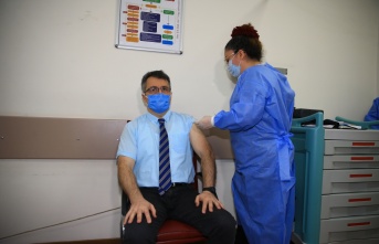 CoronoVac aşısı Sakarya'da sağlık çalışanlarına uygulanmaya başlandı