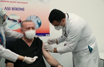 Cumhurbaşkanı Recep Tayyip Erdoğan, CoronaVac aşısı oldu