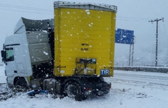 Sakarya-Bilecik İstikametinde Tır KAZASI!