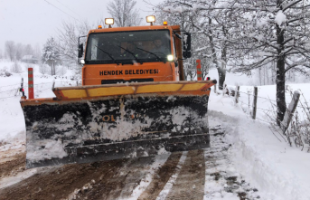 Yılın İlk Kar Yağışı! Hendek'te Yol Açma ve Tuzlama Çalışmaları Başladı