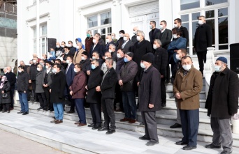 Sakaryalı imam hatipliler Kabe fotoğrafının yere serilmesine tepki gösterdi