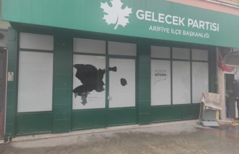 Gelecek Partisi Sakarya Arifiye İlçe Başkanlığı Binası Saldırıya Uğradı