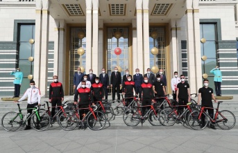 Sakarya Büyükşehir Bisiklet Takımı Cumhurbaşkanlığı Külliyesi’nde