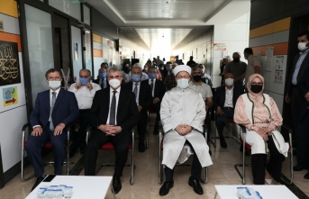 Ali Erbaş: “Hafızlar nasıl Kur’an-ı muhafaza ediyorsa, Kur’an da hafızları muhafaza ediyor”