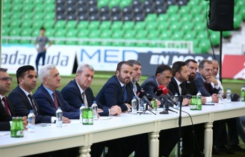 Sakaryaspor, transfer ettiği futbolcularla sözleşmeleri imzaladı