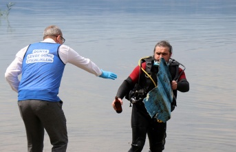 Sapanca Gölü’nde dalgıçlar eşliğinde temizlik