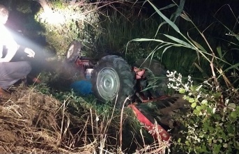 Su kanalına devrilen traktörün sürücüsü hayatını kaybetti