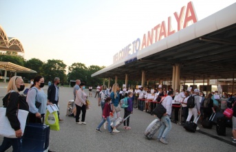 Turizm kenti Antalya’ya Rus turist akını başladı