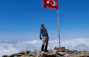 Erdek Cennet, Amanos Dağları’nın zirvesine solo tırmanış yaptı!