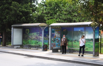 Büyükşehir, şehirdeki otobüs duraklarına  “Sakarya Bir Başka” sloganıyla doğal güzellikleri işledi!