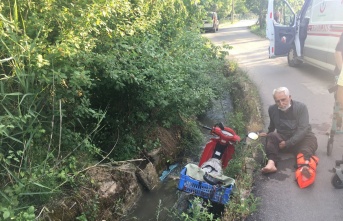 Motosikleti ile yoldan çıkarak su kanalına uçtu: 1 yaralı