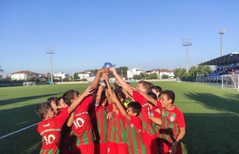 1308 Osmaneli Belediyespor U11 Futbol Takımı Sakarya’da düzenlenen turnuvada şampiyon oldu