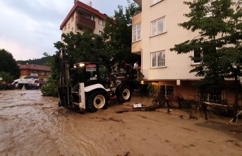 AFAD açıkladı: “Çok sayıda personelle arama kurtarma çalışmalarımız sürüyor.”