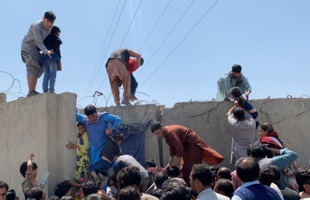 Afganistan’dan uçağın kanadına tutunarak kaçmaya çalışan Afgan!