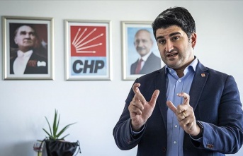 CHP'li Onursal Adıgüzel, sosyal medya düzenlemesine karşı olumsuz eleştiride bulundu