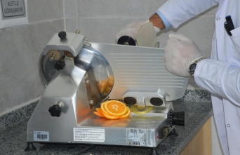 Sakarya'da meslek yüksekokulu akademisyenleri mikrodalga kurutucu geliştirdi!