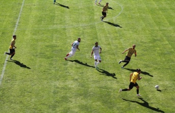 Sakaryaspor ligin ilk maçında Bayburtspor ile 1-1 berabere kaldı
