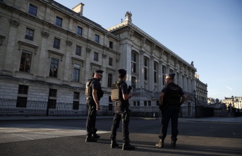 Fransız tarihinin en büyük terör davası özel bir ağır ceza mahkemesinde başladı