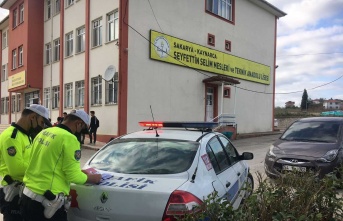 Kaynarca polisinden okul önlerinde uygulama