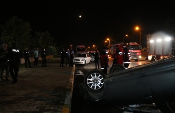 Arifiye'de kontrolden çıkan otomobil, park halindeki araca çarparak takla attı