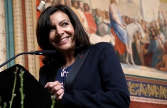 Paris Belediye Başkanı Anne Hidalgo, cumhurbaşkanlığı seçimlerinde aday olacağını açıkladı