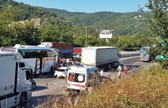 Sapanca'da 7 araç birbirine girdi: 10 yaralı