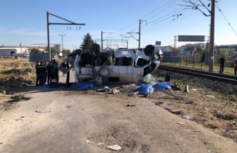 Tekirdağ'da yük treni ile minibüsün çarpıştı, 6 kişi hayatını kaybetti