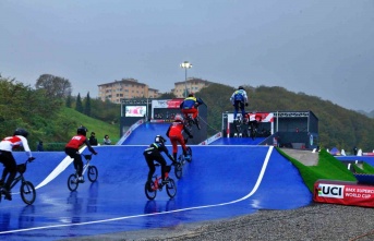 Sakarya’da düzenlenen BMX Supercross Dünya Kupası’nın 6’ncı tur yarışları sona erdi