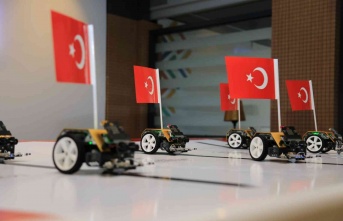 Robotlardan 29 Ekim Cumhuriyet Bayramı gösterisi