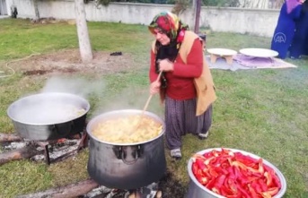 Sakarya'da "Eli Bereketli Kadınlar Kooperatifi" kuran köylü kadınların ürettiği doğal ürünler sofraları süslüyor