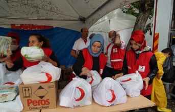 Türk Kızılayı’nın kadın gönüllüleri, afet bölgesinde yaraları sardı