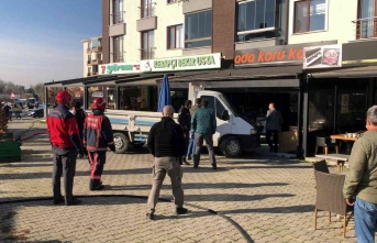 Sakarya'da Alacak Verecek Meselesi Yüzünden Kilitlediği Tiner Dolu Araçta Kendisini Yakmak İstedi