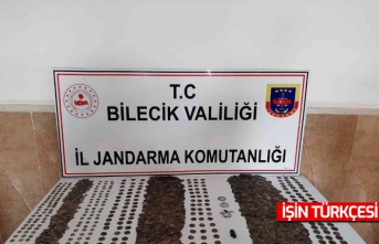 Arama yapılan araçta binlerce tarihi eser bulundu