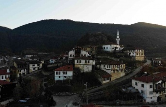 Tarakya'daki tarihi evler görenleri büyülü bir yolculuğa çıkarıyor