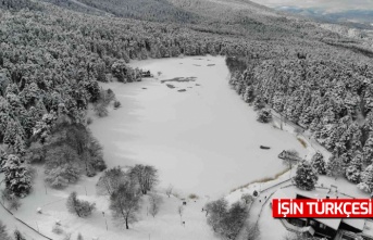 Gölcük Tabiat Parkı’ndaki göl buzla kaplandı