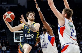 Anadolu Efes, Fenerbahçe'yi farkla yendi