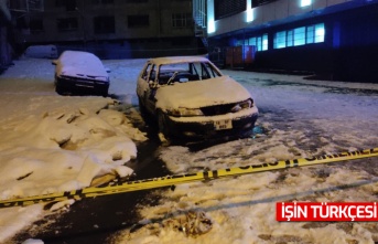 Yıllardır park halinde olan otomobil yandı, içerisinden erkek cesedi çıktı