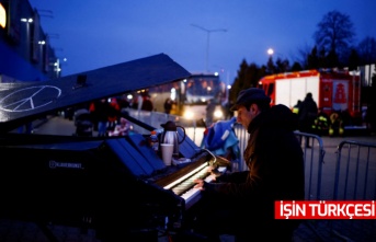 Piyano adam Ukrayna sınırında