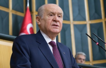 MHP Genel Başkanı Bahçeli: “Bir insanımız dahi enkaz altındayken, henüz felaketin sıcaklığı çok yakıcıyken, haksız ve hayasız siyasi eleştiri yapmak, seçim tarihiyle ilgili spekülasyon üretmek vebaldir.”