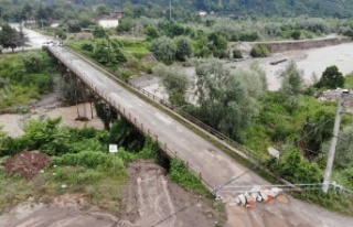 Sel felaketinde 7 mahalleyi bağlayan köprünün...