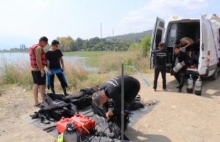 Sakarya'da serinlemek için girdiği gölde kaybolan...