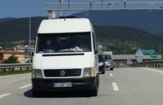 Sakarya'ya giden 13 sığınmacı minibüsün...