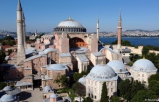 Ayasofya Camii’nin ibadete açılışı beyaz perdeye...