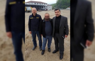 Sakarya'da belediyeden çıkartılan iki işçi,...