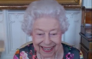 Hastaneden çıkan Kraliçe Elizabeth’ten ilk görüntü