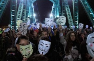 İngiltere’de "V for Vendetta" maskeli...