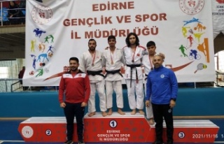 Sakarya Büyükşehir’li judocular Edirne’de kürsüye...