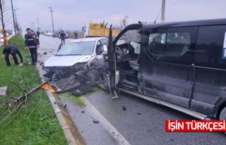 Duble yolda 4 araçlı zincirleme trafik kazası